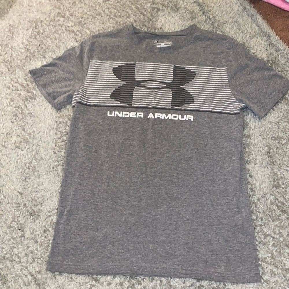 Must Bundle For $3 Deal! UA boys Large gray shortsleeve UA graphic Tshirt